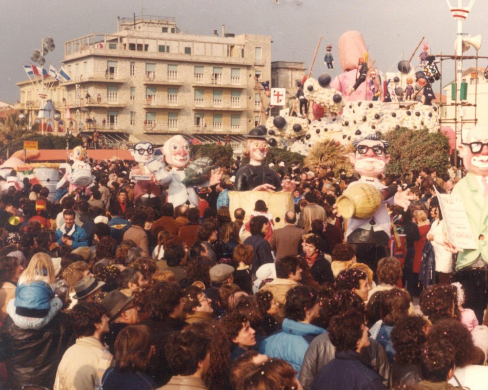 La sagra gastronomica di carnevale di Piero Farnocchia - Mascherate di Gruppo - Carnevale di Viareggio 1982