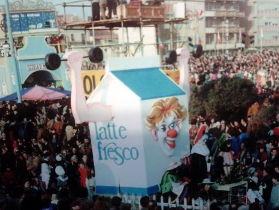 Latte fresco di Centrale Latte Viareggio e Rione Migliarina - Fuori Concorso - Carnevale di Viareggio 1982