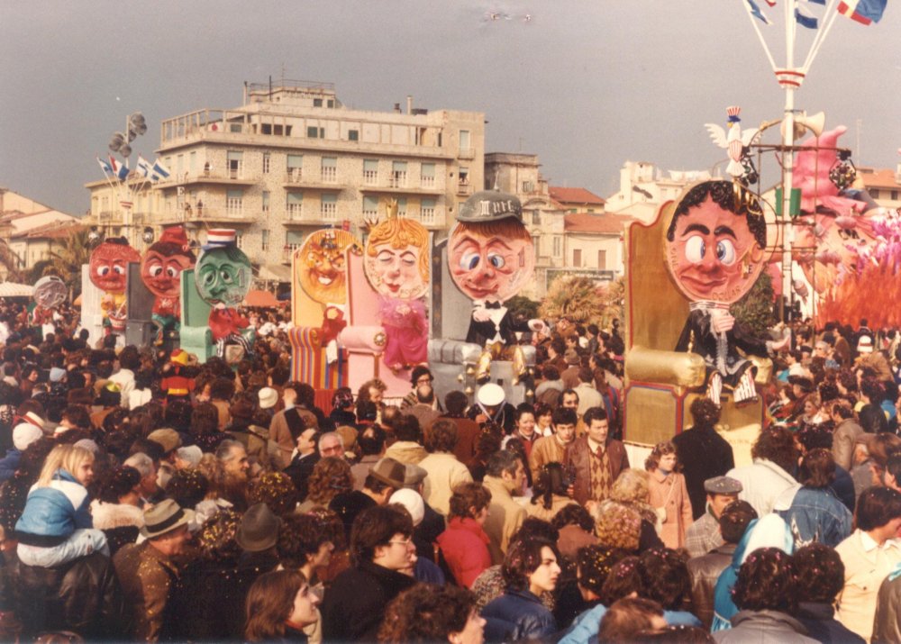 Ogni moneta ha la sua poltrona di Roberto Musetti - Mascherate di Gruppo - Carnevale di Viareggio 1982