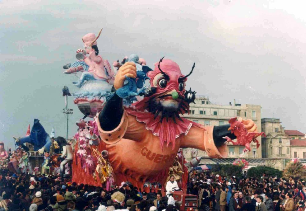 Sotto, sotto di Giulio Palmerini - Carri grandi - Carnevale di Viareggio 1982