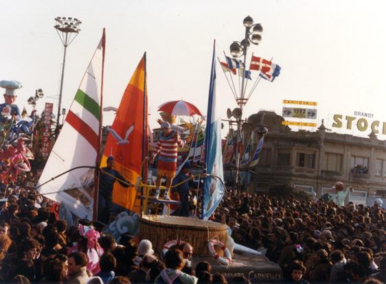 Sulla scia del windsurf è arrivato carnevale di Rione Centro - Palio dei Rioni - Carnevale di Viareggio 1982