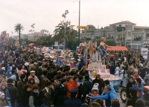 Dieci anni in maschera di Rione Torre del Lago - Palio dei Rioni - Carnevale di Viareggio 1983