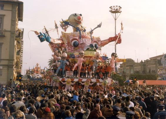 La resa dei conti di Giulio Palmerini (progetto di Nilo Lenci) - Carri grandi - Carnevale di Viareggio 1983