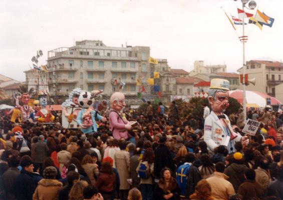 Nevrosi oggi di Roberto Patalano - Mascherate di Gruppo - Carnevale di Viareggio 1983