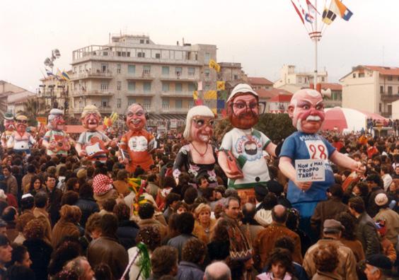 Non è mai troppo tardi di Angelo Romani - Mascherate di Gruppo - Carnevale di Viareggio 1983