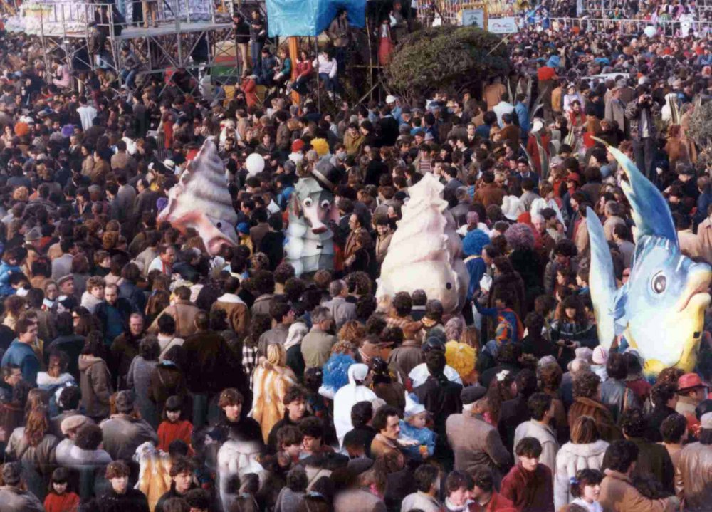 Alice al carnevale di Maria Angela Rugani - Mascherate di Gruppo - Carnevale di Viareggio 1984