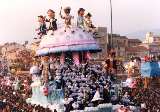 Assalto a Viareggio di Paolo Lazzari - Carri grandi - Carnevale di Viareggio 1984