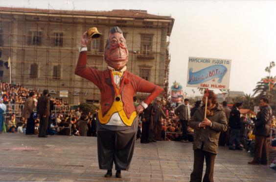 Attenti al botto di Luigi Miliani - Maschere Isolate - Carnevale di Viareggio 1984