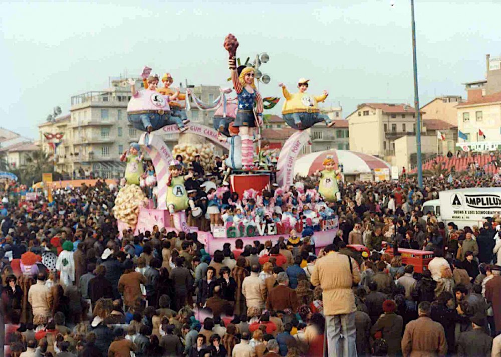 Gioventù made in USA di Roberto Patalano e Mario Vannucchi - Carri piccoli - Carnevale di Viareggio 1984