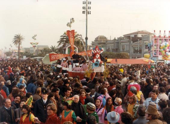 Le chiacchere le porta via il vento di Rione Mescolato - Fuori Concorso - Carnevale di Viareggio 1984