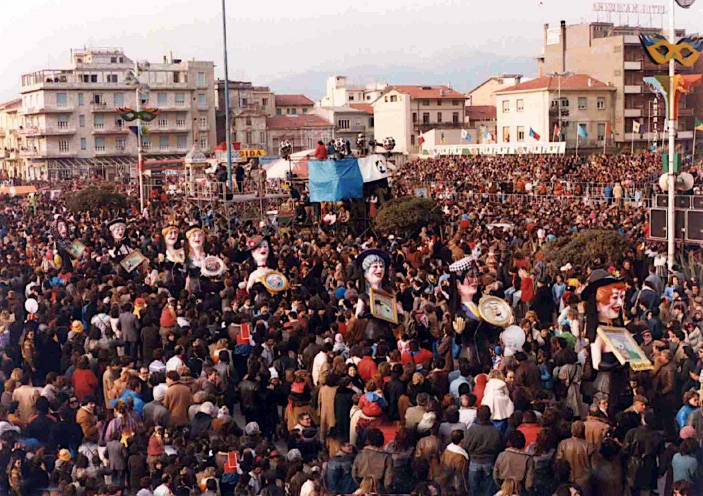 Le vedove allegre di Carlo e Giorgio Bomberini - Mascherate di Gruppo - Carnevale di Viareggio 1984