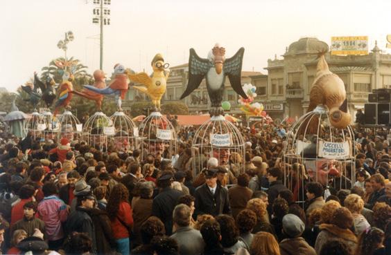 Uccelli migratori di Giovanni Pardini - Mascherate di Gruppo - Carnevale di Viareggio 1984