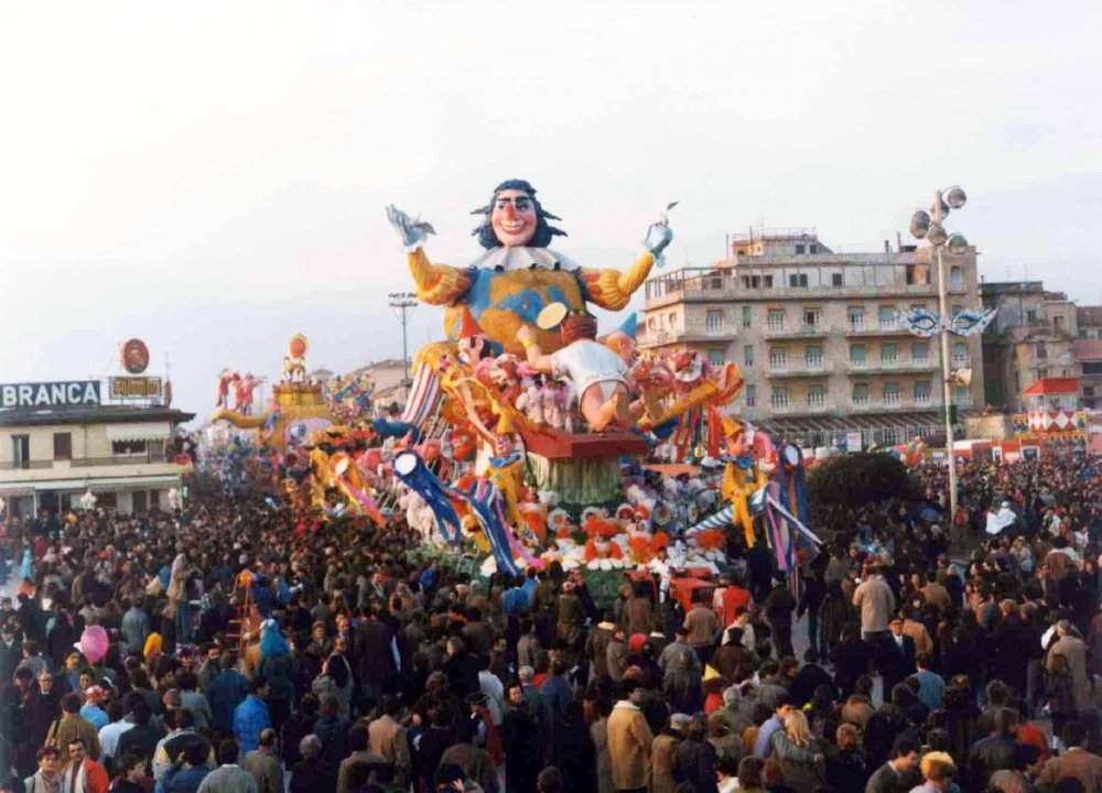 Archimede sollevalo tu di Carlo Vannucci - Carri grandi - Carnevale di Viareggio 1985