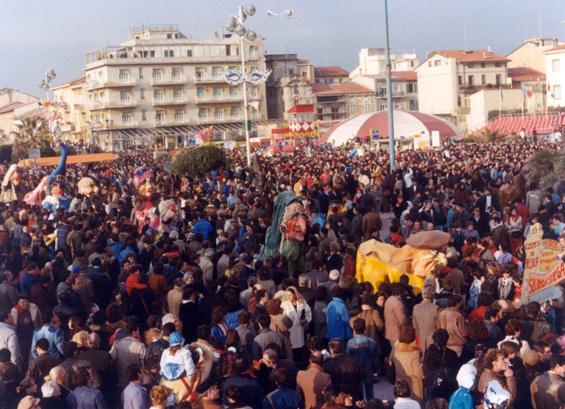 Cosmesi di ricerca di Laura Canova - Mascherate di Gruppo - Carnevale di Viareggio 1985