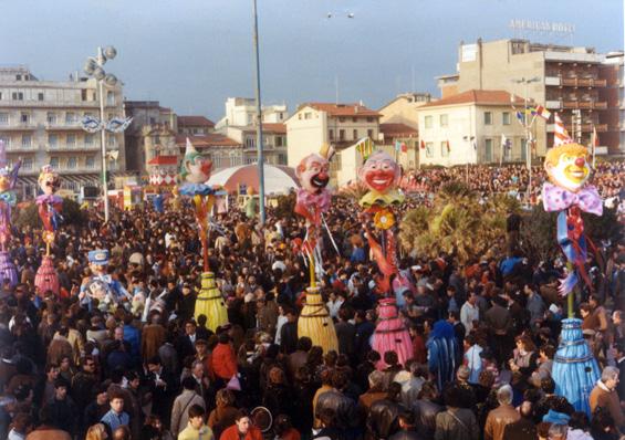 Le scope fantastiche di Piero Farnocchia - Mascherate di Gruppo - Carnevale di Viareggio 1985