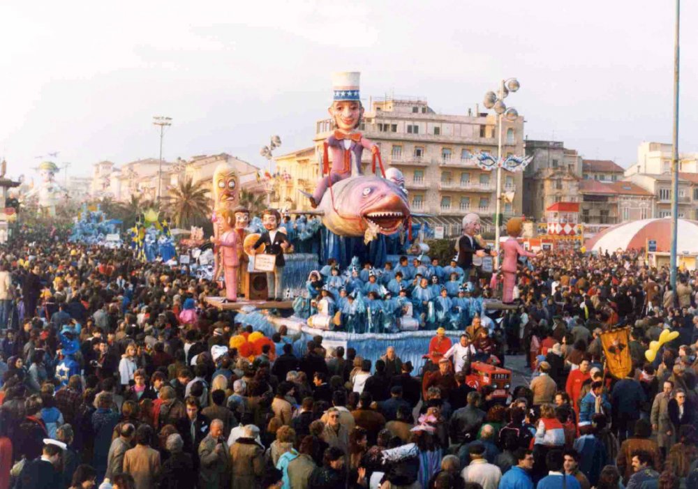 Lo squalo Sam di Rione Vecchia Viareggio - Carri piccoli - Carnevale di Viareggio 1985