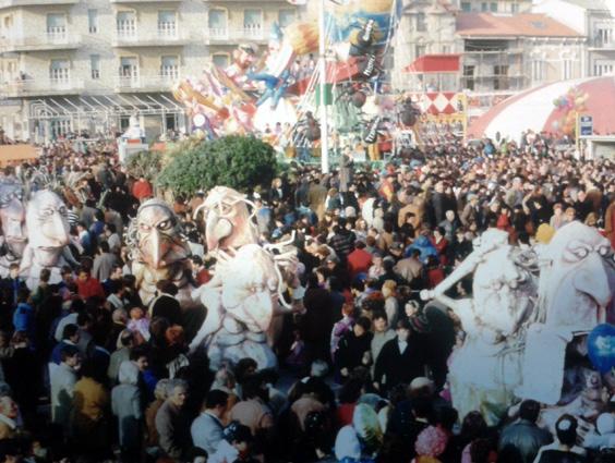 Ottimisticamente il giorno dopo di Mariangela Rugani - Mascherate di Gruppo - Carnevale di Viareggio 1985