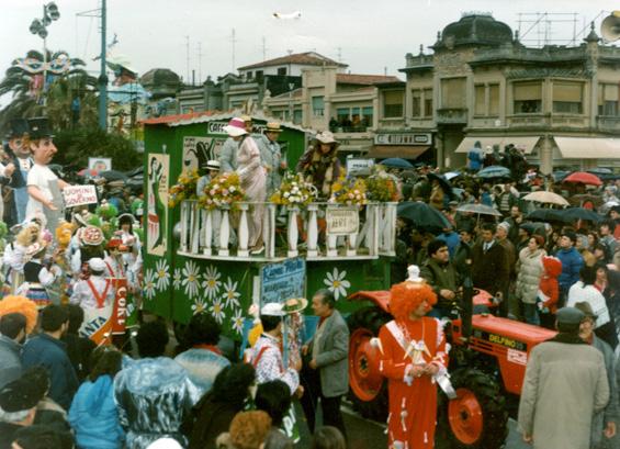 Viareggio... dalle stelle alle stalle di Rione Mare - Palio dei Rioni - Carnevale di Viareggio 1985