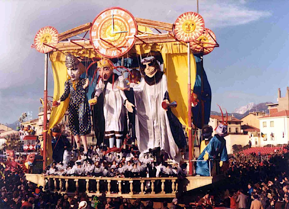 Baracca e burattini di Giovanni Maggini - Carri grandi - Carnevale di Viareggio 1986