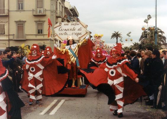 Carnevale in carta... crespa di Rione Darsena - Palio dei Rioni - Carnevale di Viareggio 1986