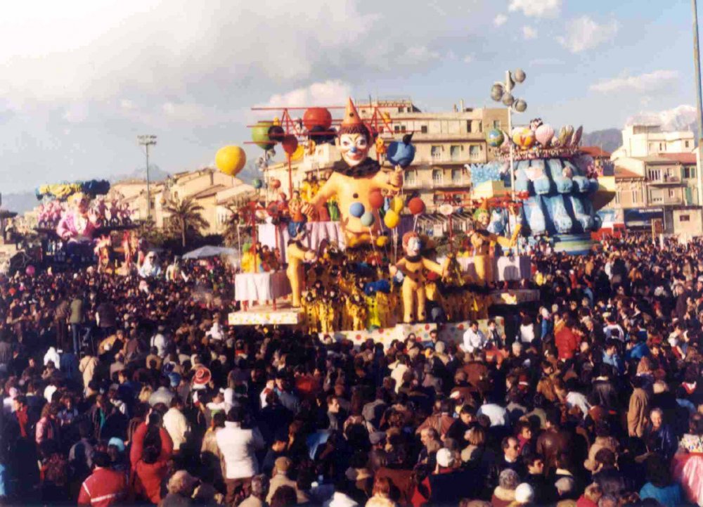 Carnevale self-service di Mario Neri - Carri piccoli - Carnevale di Viareggio 1986