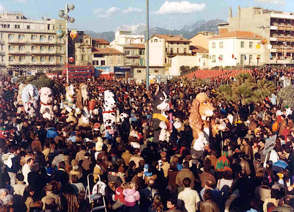 Ma che bella cagnara di Gionata Francesconi - Mascherate di Gruppo - Carnevale di Viareggio 1986