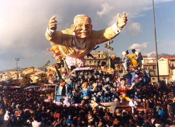 Messaggero di pace di Paolo Lazzari - Carri grandi - Carnevale di Viareggio 1986