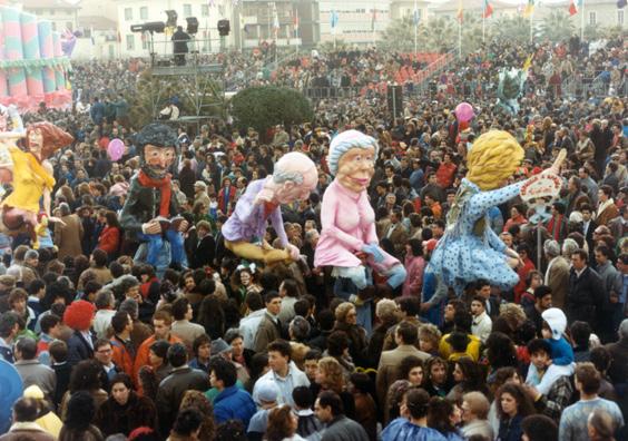 Famiglia a carico di Luigi Miliani e Maria Lami - Mascherate di Gruppo - Carnevale di Viareggio 1987