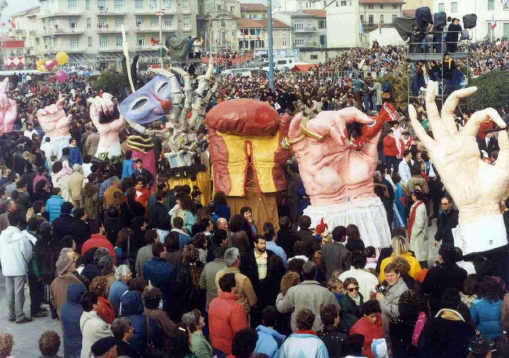 Giochi di mani di Gionata Francesconi - Mascherate di Gruppo - Carnevale di Viareggio 1987