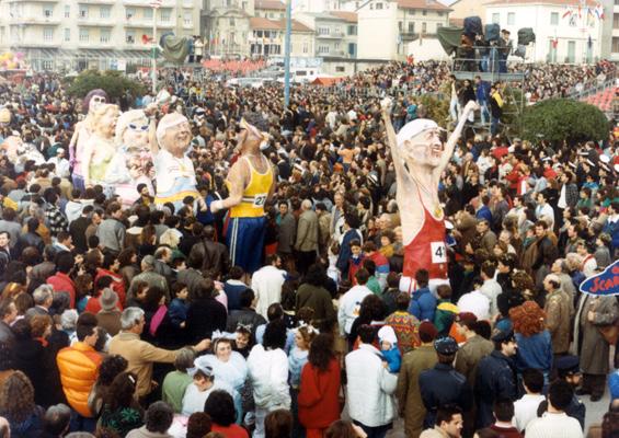 Gli scarpinari di Riccardo Luchini - Mascherate di Gruppo - Carnevale di Viareggio 1987