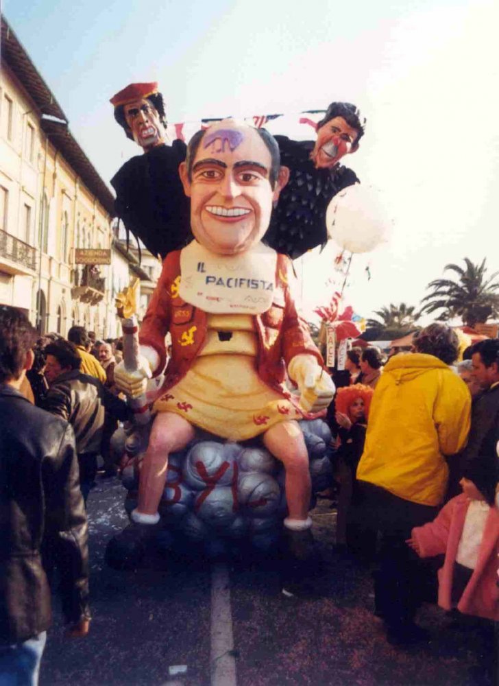 Il pacifista di Roberto Vannucci - Maschere Isolate - Carnevale di Viareggio 1987