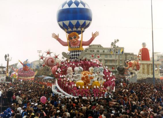 Incontri nel cosmo di Raffaello Giunta - Carri grandi - Carnevale di Viareggio 1987