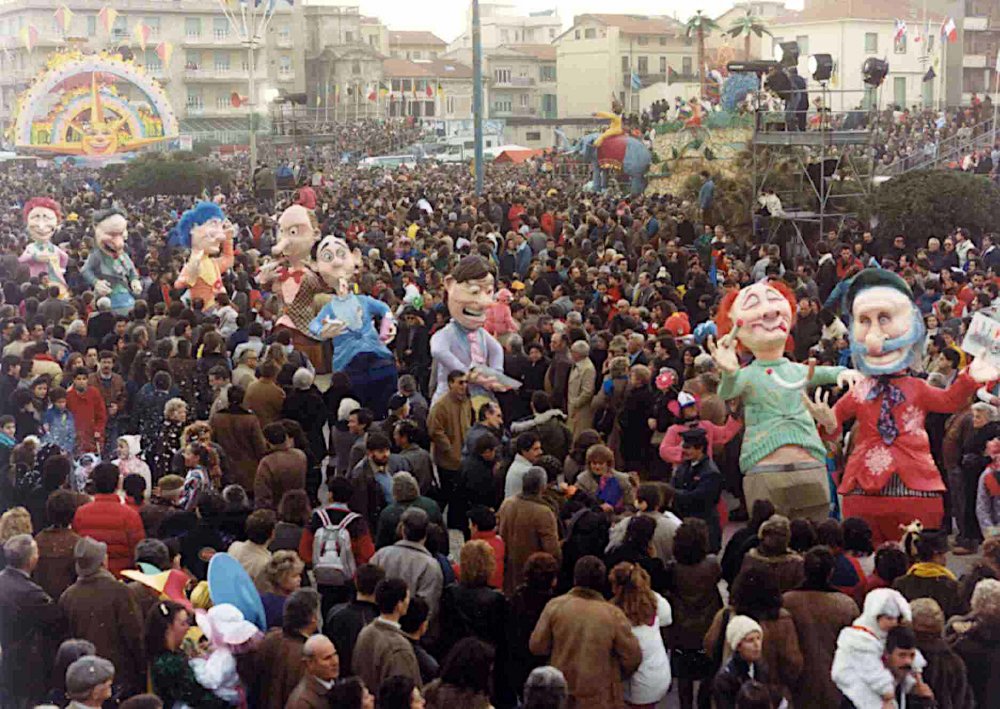 La fumaraglia di Marzia Etna - Mascherate di Gruppo - Carnevale di Viareggio 1987