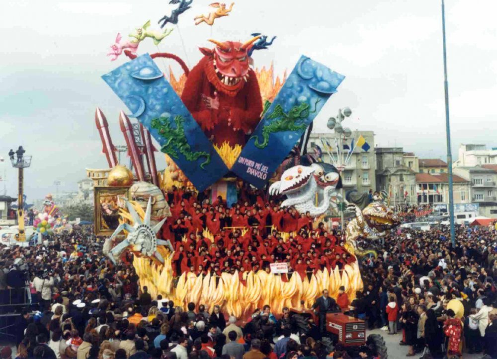 Un punto più del Diavolo di Arnaldo e Giorgio Galli - Carri grandi - Carnevale di Viareggio 1987