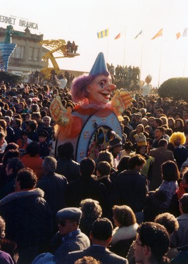 È ora di ridere di Cristina Etna - Maschere Isolate - Carnevale di Viareggio 1988