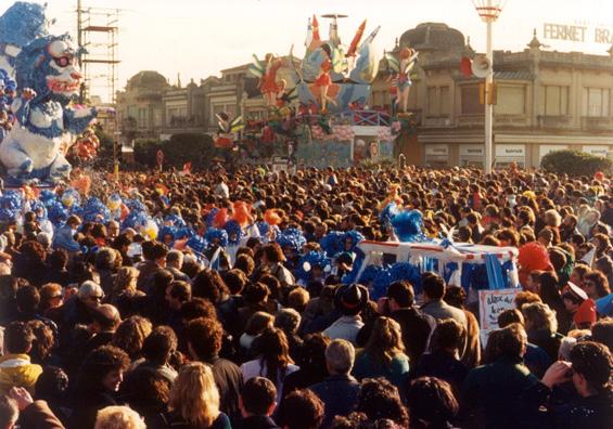 Il look del leone di Rione Campo D’Aviazione - Palio dei Rioni - Carnevale di Viareggio 1988