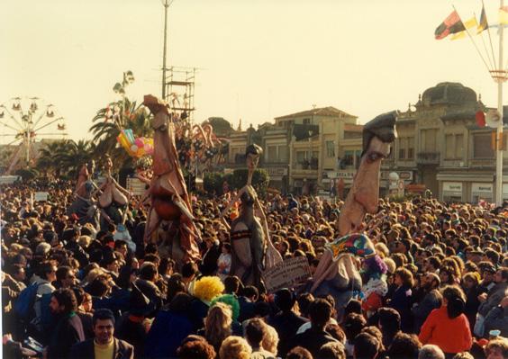 Quando gli occhi di un uomo ti guardano di Mariangela Rugani - Mascherate di Gruppo - Carnevale di Viareggio 1988