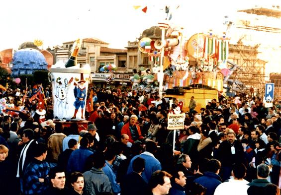 Brindiamo alle maschere di Rione Migliarina - Palio dei Rioni - Carnevale di Viareggio 1989