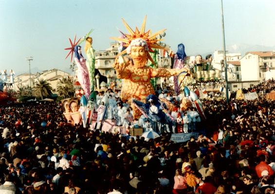 E le stelle stanno a guardare di Piero Farnocchia - Carri piccoli - Carnevale di Viareggio 1989