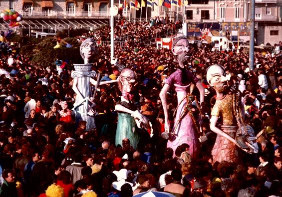 Gli invasati ovvero i vasi di Pandora di Adolfo Milazzo - Mascherate di Gruppo - Carnevale di Viareggio 1989