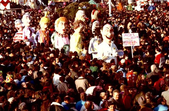 Grasso è bello di Marzia Etna - Mascherate di Gruppo - Carnevale di Viareggio 1989