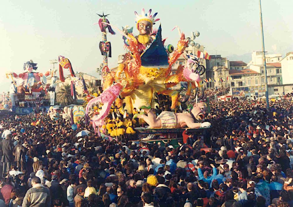 Il piatto ride, il piatto piange di Fabrizio Galli - Carri piccoli - Carnevale di Viareggio 1989