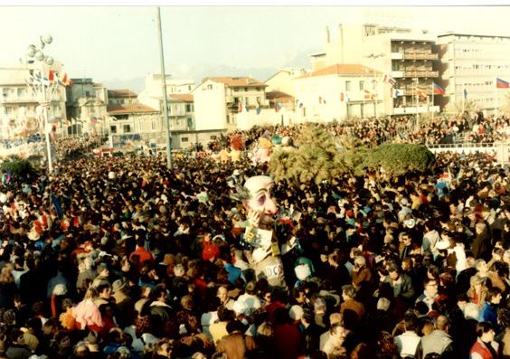 La dea DC di Glauco e Patrizia Dal Pino - Maschere Isolate - Carnevale di Viareggio 1989