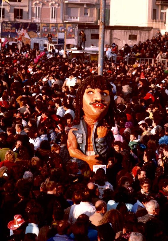 L’implacabile di Luca Pellegrini - Maschere Isolate - Carnevale di Viareggio 1989