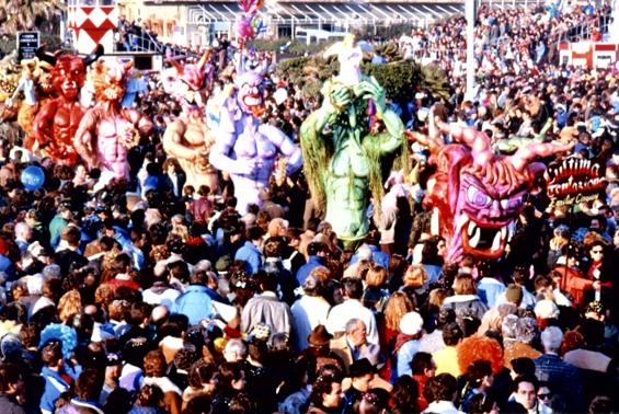 L’ultima tentazione di Emilio Cinquini - Mascherate di Gruppo - Carnevale di Viareggio 1989