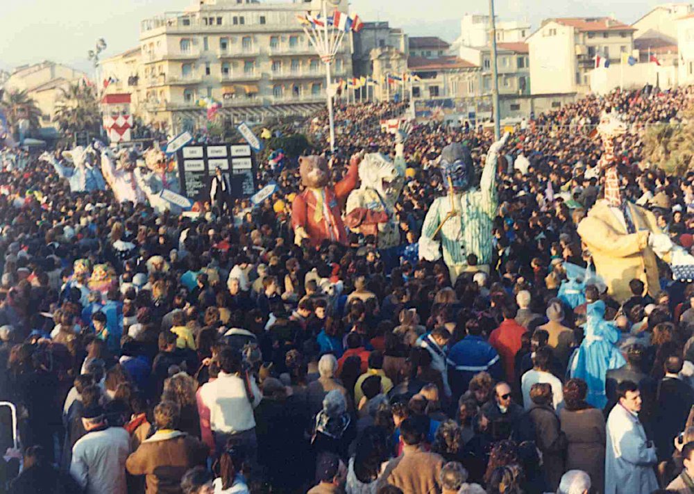 Nella nuova fattoria di Umberto Cinquini - Mascherate di Gruppo - Carnevale di Viareggio 1989