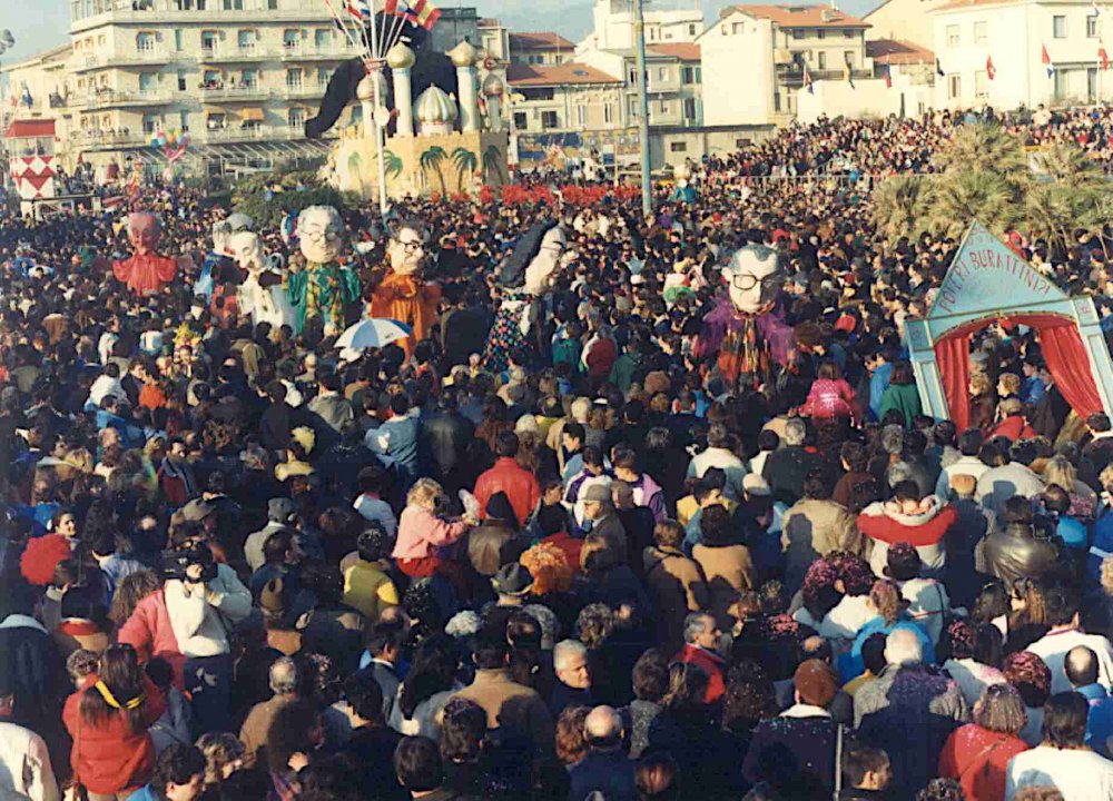 Poveri burattini di Roberto Musetti - Mascherate di Gruppo - Carnevale di Viareggio 1989