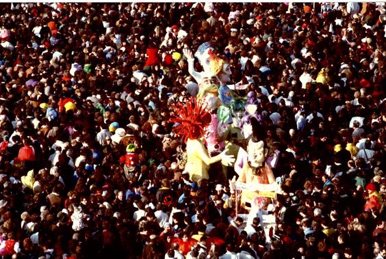 Scolpisci i tuoi capelli di Luigi Miliani e Maria Lami - Mascherate di Gruppo - Carnevale di Viareggio 1989