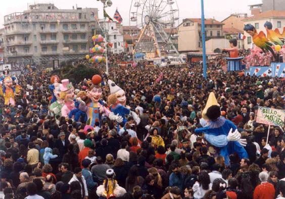 Ballo in maschera di Marzia Etna - Mascherate di Gruppo - Carnevale di Viareggio 1990