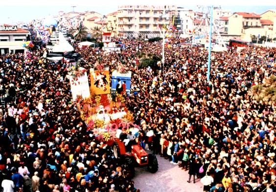 Carro dei fiori di Roberto Patalano - Fuori Concorso - Carnevale di Viareggio 1990